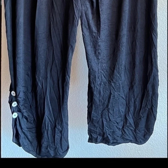 Zim & Zoe Women’s plus size 22/24 - crinkle cropped pant with side buttons - Picture 2 of 8
